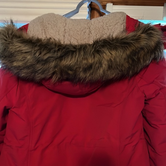 Water Resistant Long Sleeve Longer Length Parka wFaux Fur Trim Hood - Picture 4 of 6